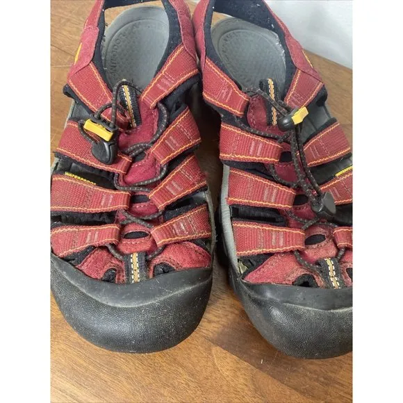 Keen Newport H2 Closed Toe Red Water Hiking Sandals US Men's 9.5 EU 39.9