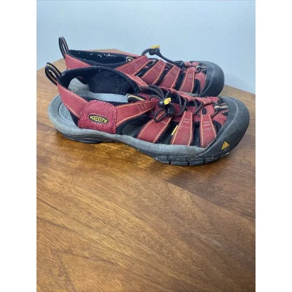 Keen Newport H2 Closed Toe Red Water Hiking Sandals US Men's 9.5 EU 39.9