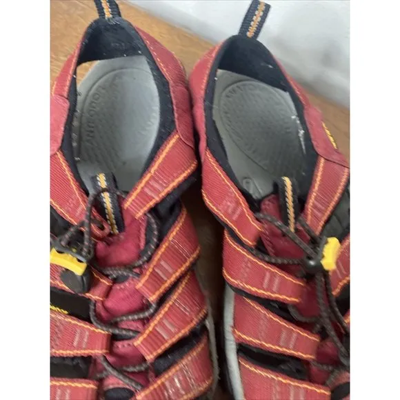 Keen Newport H2 Closed Toe Red Water Hiking Sandals US Men's 9.5 EU 39.9