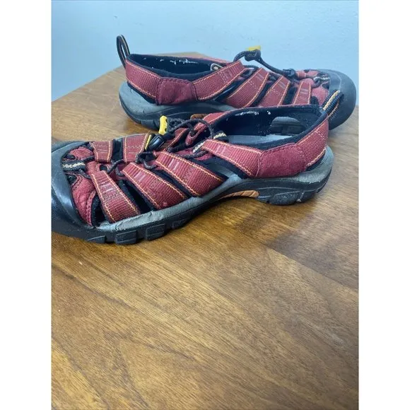Keen Newport H2 Closed Toe Red Water Hiking Sandals US Men's 9.5 EU 39.9