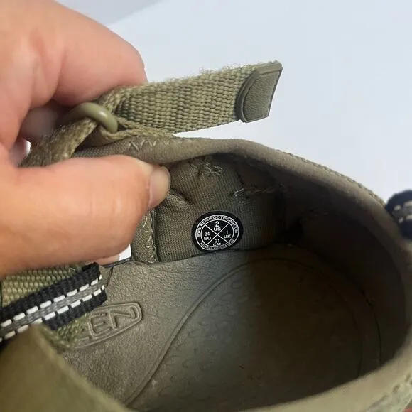 Keen newport H2 sandals waterporof/hiking size 2