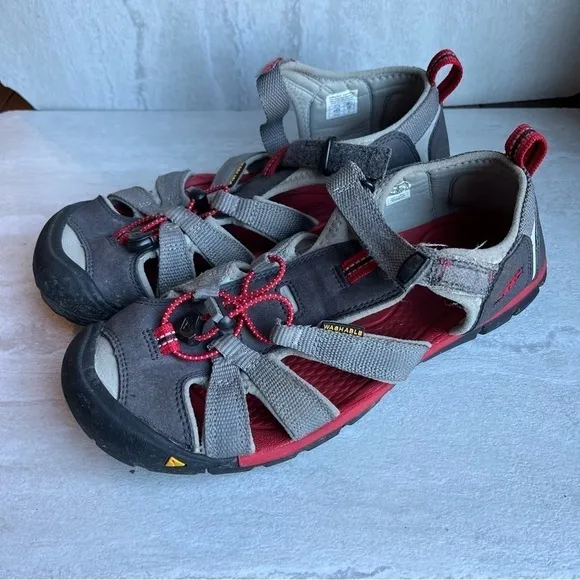 Keen Newport H2 Sport Red Gray Black Sandals Mens 6 Womens 7.5