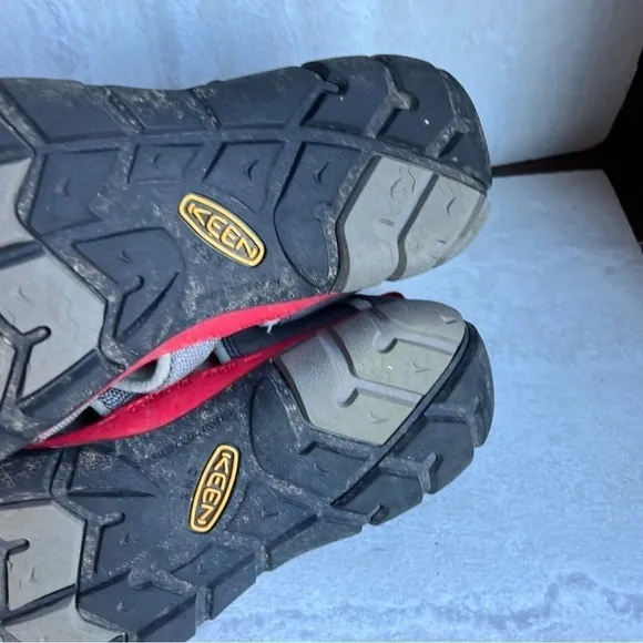 Keen Newport H2 Sport Red Gray Black Sandals Mens 6 Womens 7.5