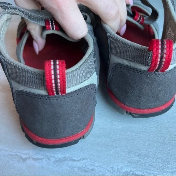 Keen Newport H2 Sport Red Gray Black Sandals Mens 6 Womens 7.5