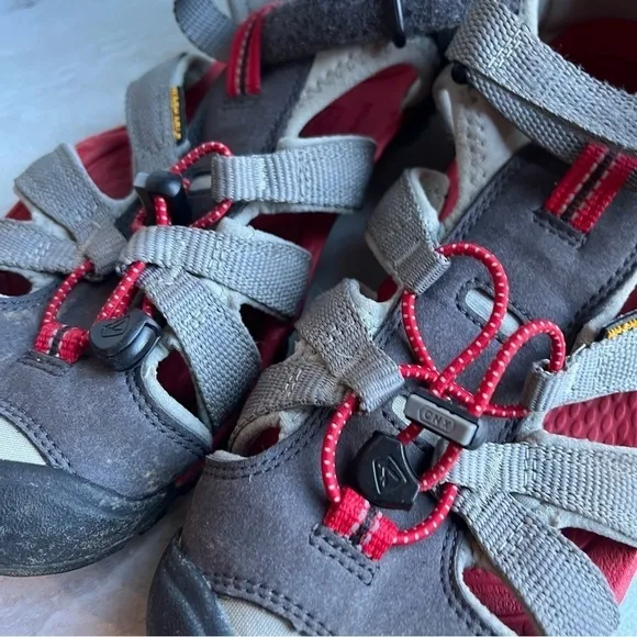 Keen Newport H2 Sport Red Gray Black Sandals Mens 6 Womens 7.5