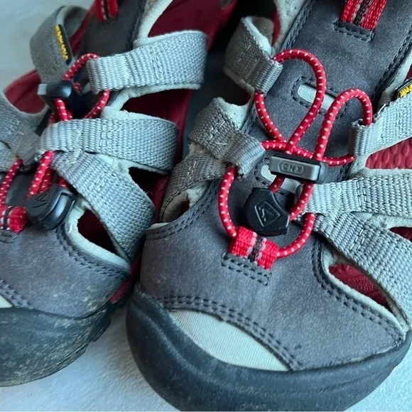 Keen Newport H2 Sport Red Gray Black Sandals Mens 6 Womens 7.5
