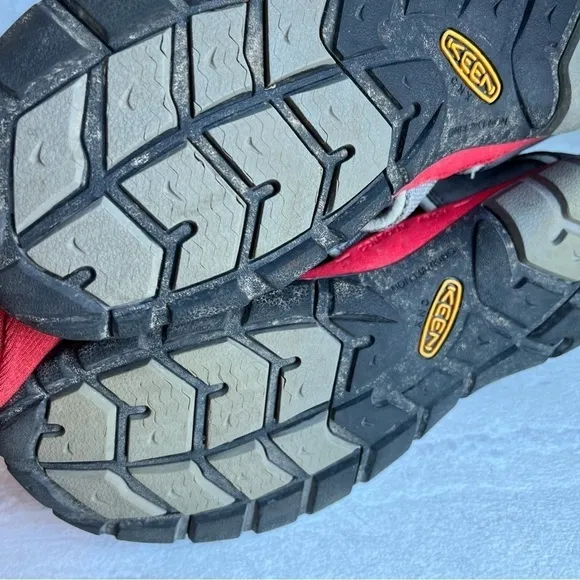 Keen Newport H2 Sport Red Gray Black Sandals Mens 6 Womens 7.5
