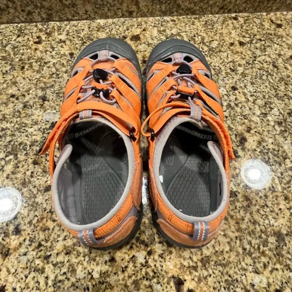 Keen Newport Sandals Men's Boy’s size 6 Orange Water Sport Hiking