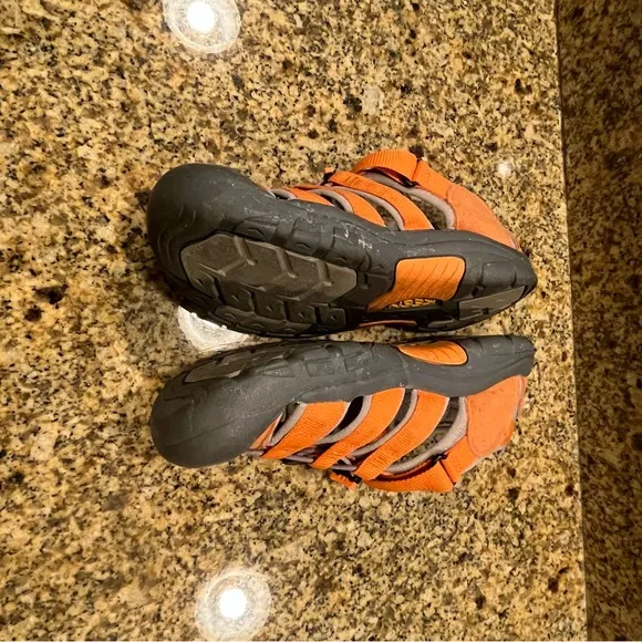 Keen Newport Sandals Men's Boy’s size 6 Orange Water Sport Hiking