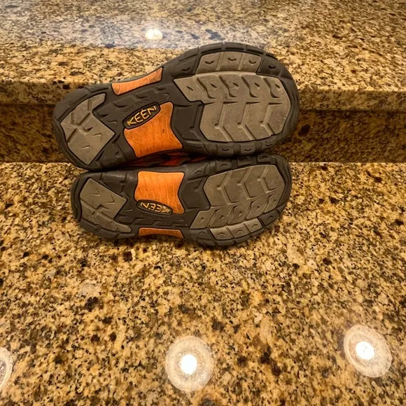 Keen Newport Sandals Men's Boy’s size 6 Orange Water Sport Hiking