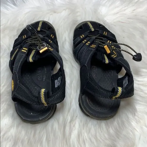 Keen Newport Black Hiking Sandals Size 6