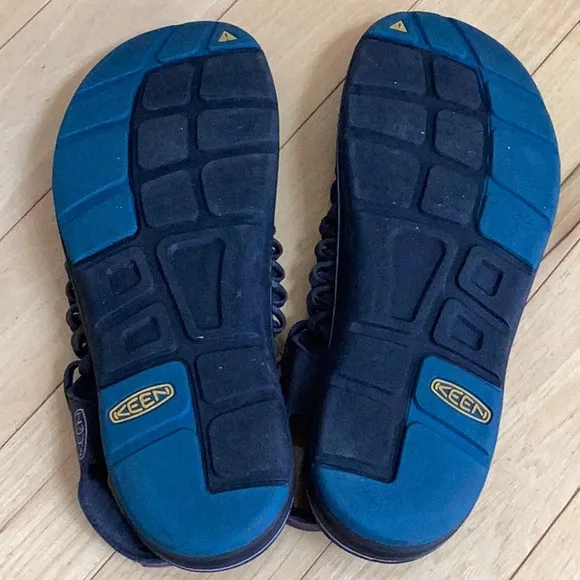 Keen uneek sandals dark gray