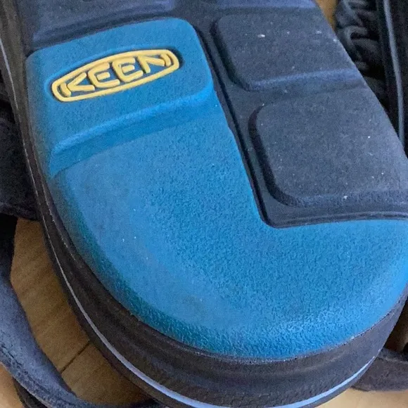 Keen uneek sandals dark gray
