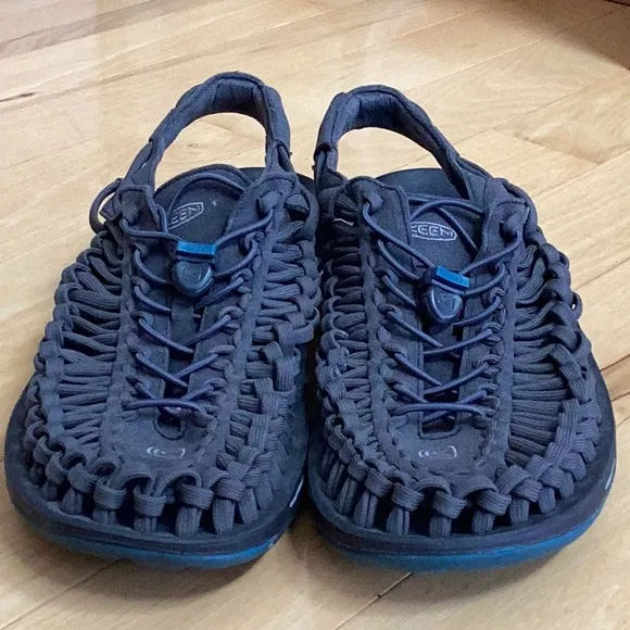Keen uneek sandals dark gray