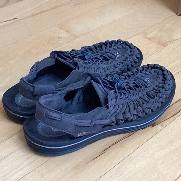 Keen uneek sandals dark gray