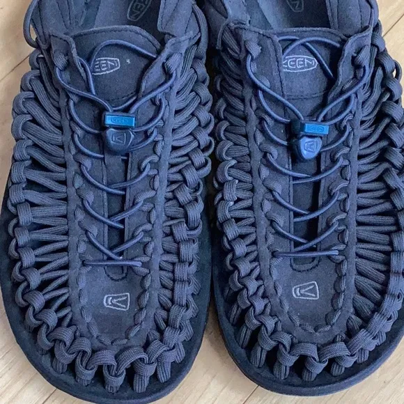 Keen uneek sandals dark gray
