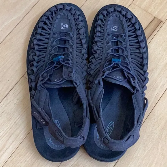 Keen uneek sandals dark gray