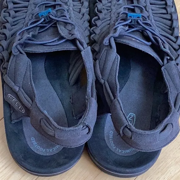 Keen uneek sandals dark gray