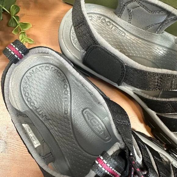 Keen Women's Newport H2 Hiking Water Sandals Size 7