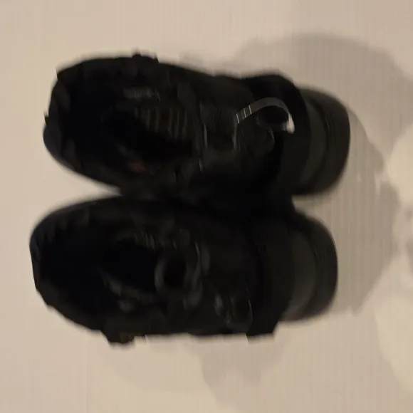 KEEN Women's‎ Size 9.5 US Winter Boots Hoodzerra Black Waterproof Insulated