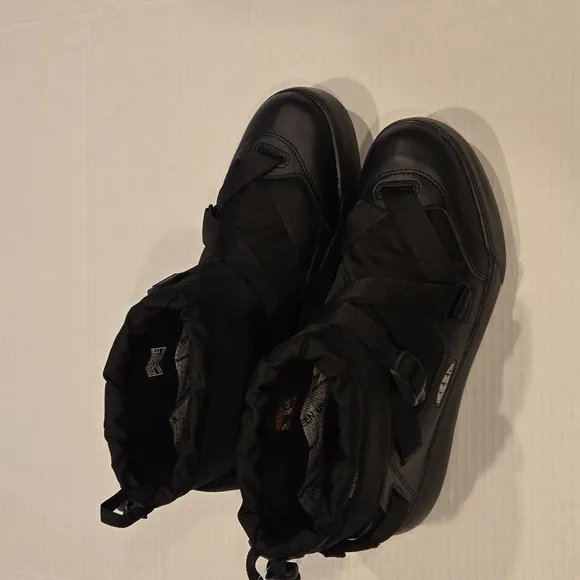 KEEN Women's‎ Size 9.5 US Winter Boots Hoodzerra Black Waterproof Insulated