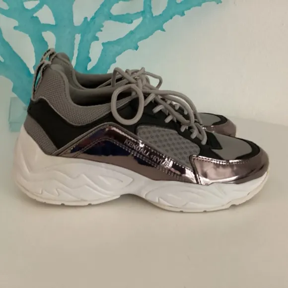 KENDALL   KYLIE Women's Fashion Tennis Shoes Gray SneakersSize 7Cute!! NEW