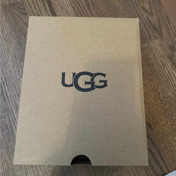 Kids UGGs Classic II Gel Heart Boot