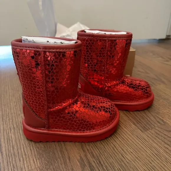 Kids UGGs Classic II Gel Heart Boot