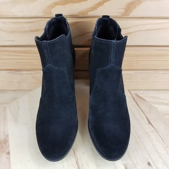 Koolaburra by UGG Dvita Women's 9.5 US Black Suede Ankle Boots Western Biker