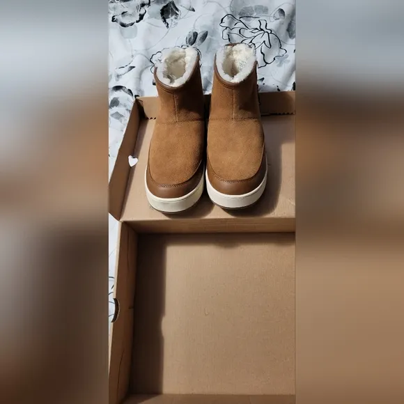 Koolaburra Tan Boots with Suede Upper and White Sole
