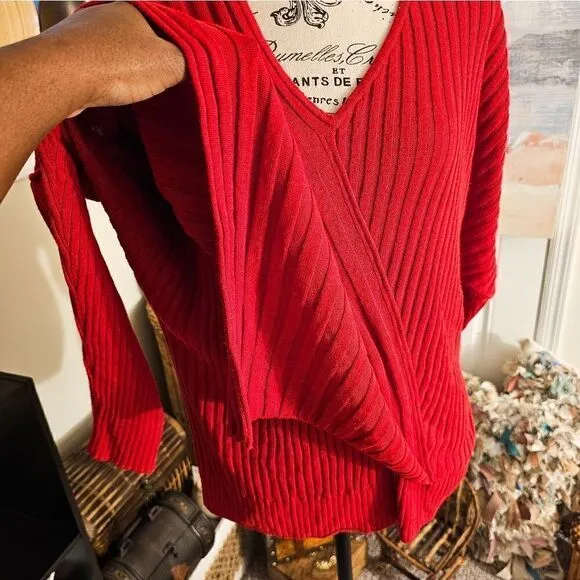 Lafayette 148 New York Ribbed Stylish Casual V- Neck Sweater.