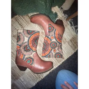 L'ARTISTE  Boot US Size | 7.5 Beautiful Patterned  Boho / Western Style Brown