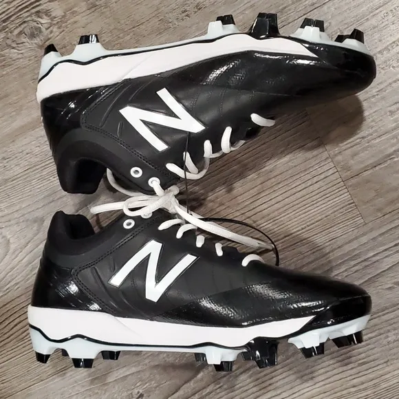 LAST PAIR New Balance Men's 4040 V5 TPU Molded Baseball Shoe, Black/White