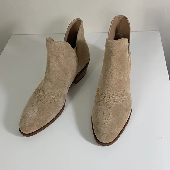 Lauren Ralph Lauren boots women’s 11 Prestyn suede tan booties