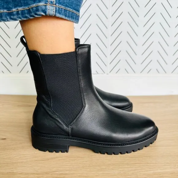 ⭐Leather Chelsea Lugg Boot Sz 9 Banana Republic Black Comfort Shoes Lightweight