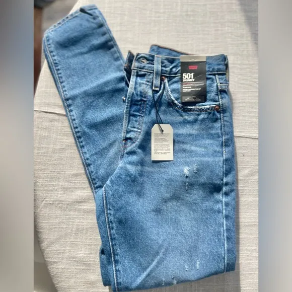 Levi’s 501 Skinny Jeans Women’s 25x30 NWT Distressed Button Fly High Rise