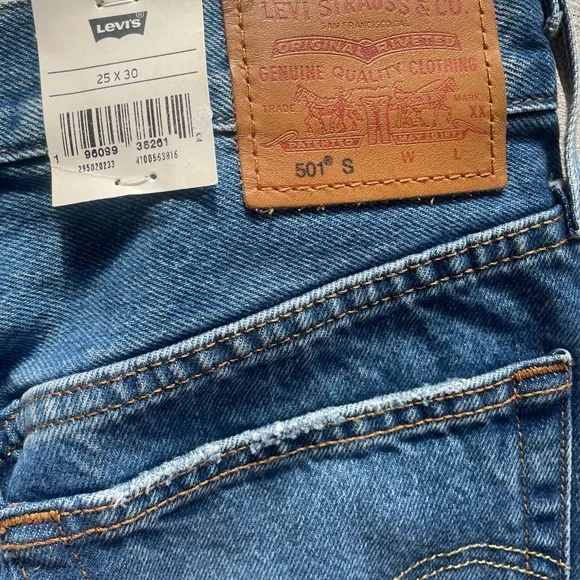 Levi’s 501 Skinny Jeans Women’s 25x30 NWT Distressed Button Fly High Rise