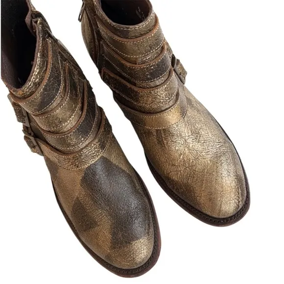 Like New Five Worlds by Cordani Leather Ankle Boots Size 9 1/2 Retail $268.00