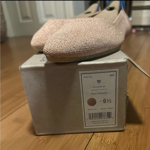 Like New- Rothy’s- Rosé Metallic Point Size 9.5- RARE/H2F