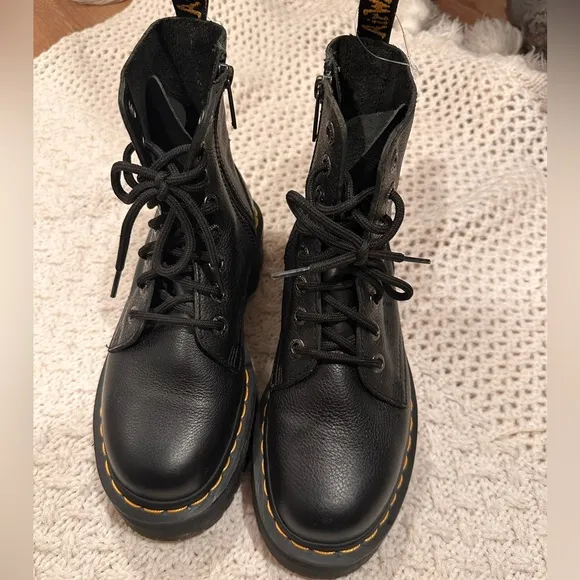 LIKE NEW UNISEX DR MARTENS JADON III WOMENS 7 MENS 6 ZIPPER PLATFORMS