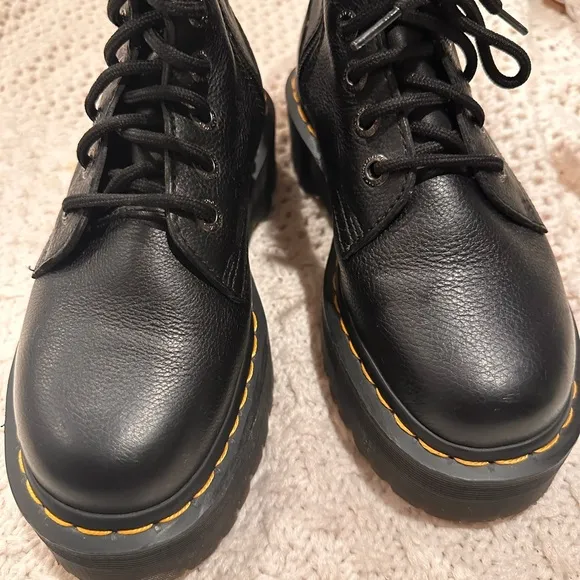 LIKE NEW UNISEX DR MARTENS JADON III WOMENS 7 MENS 6 ZIPPER PLATFORMS
