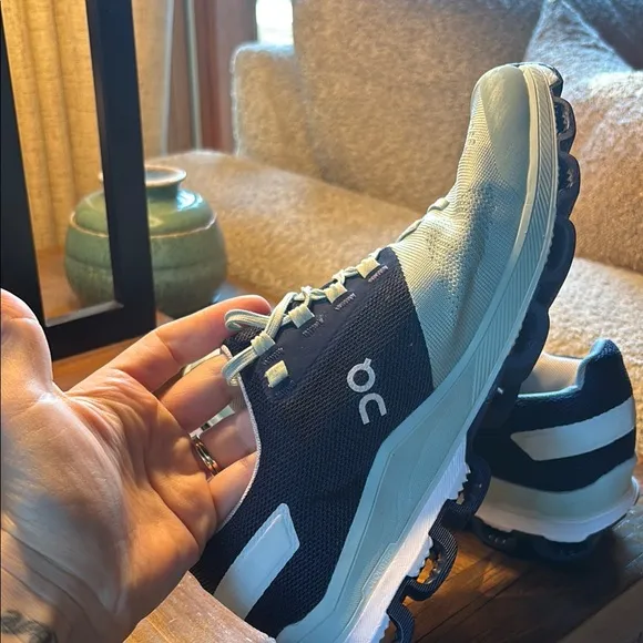 Like NWOT ON Cloud Cloudsufer Sage and navy