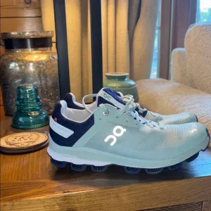 Like NWOT ON Cloud Cloudsufer Sage and navy