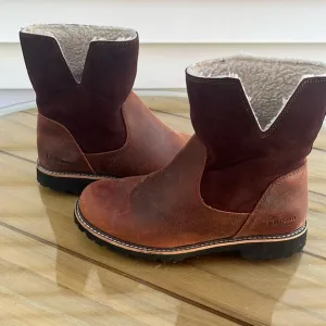 L.L. Bean Beautful, leather and suede boots size 8 1/2  color is toasted coconut