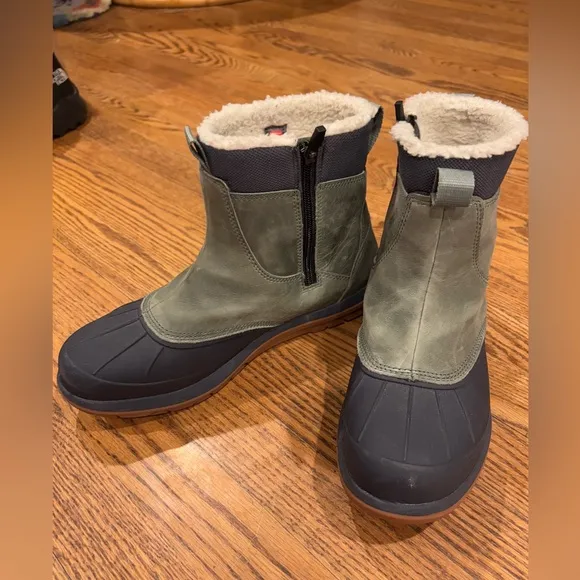 L.L. Bean storm chaser boots women’s size 10 green leather upper