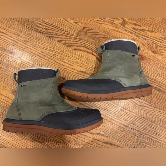 L.L. Bean storm chaser boots women’s size 10 green leather upper