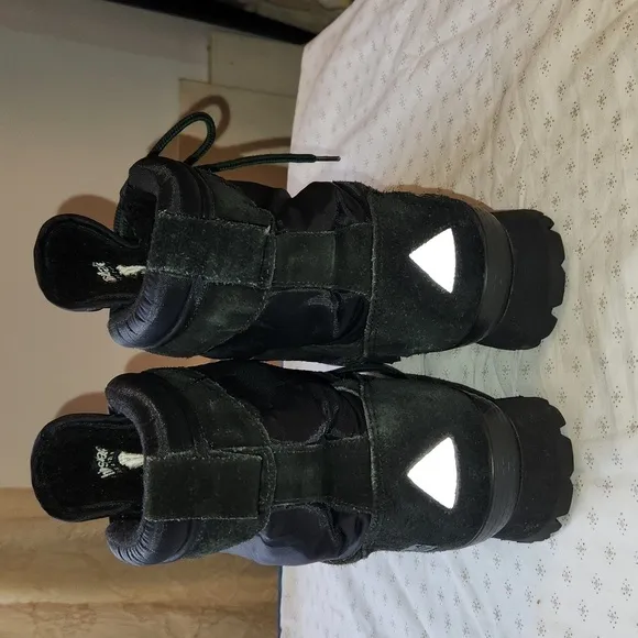 L.L. Bean youth  winter snow insulated  lace-up boots