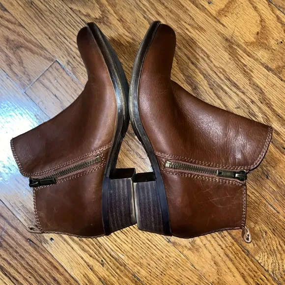 Lucky Brand Brown Leather zipper Ankle Boots Size 6