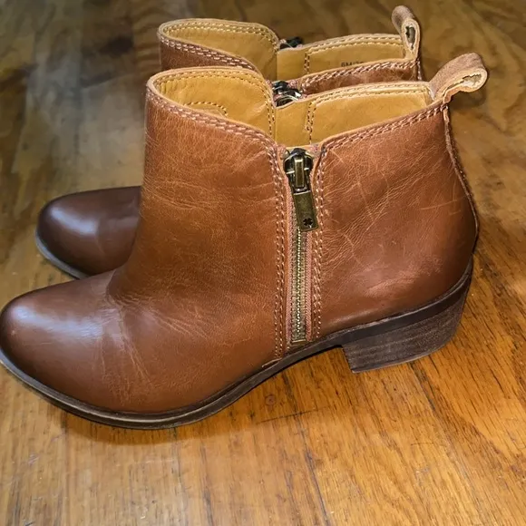 Lucky Brand Brown Leather zipper Ankle Boots Size 6