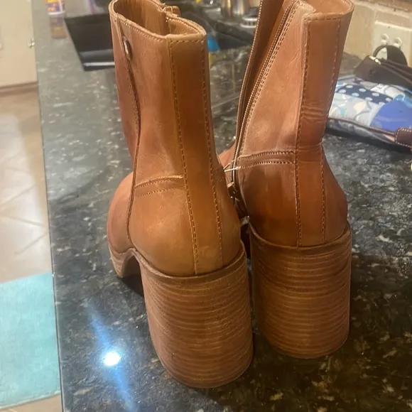Lucky Brand Leather aiding Platform Leather Boots! 11